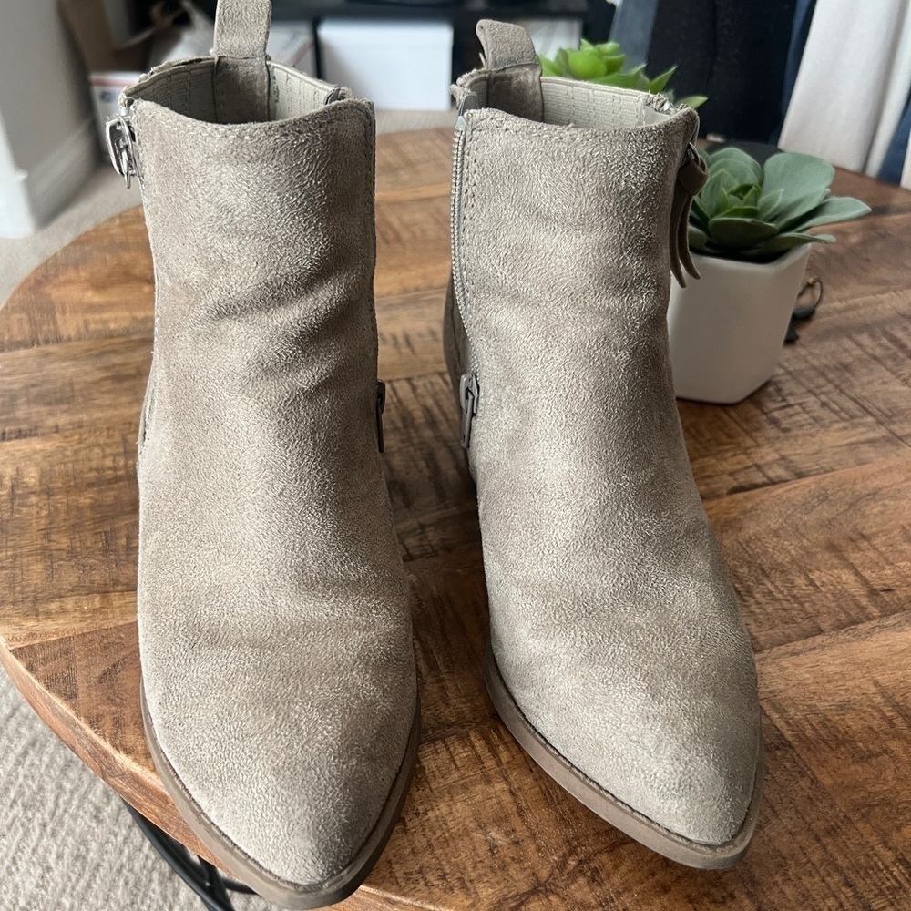 Womens - tan ankle booties size 8 - Picture 6 of 7
